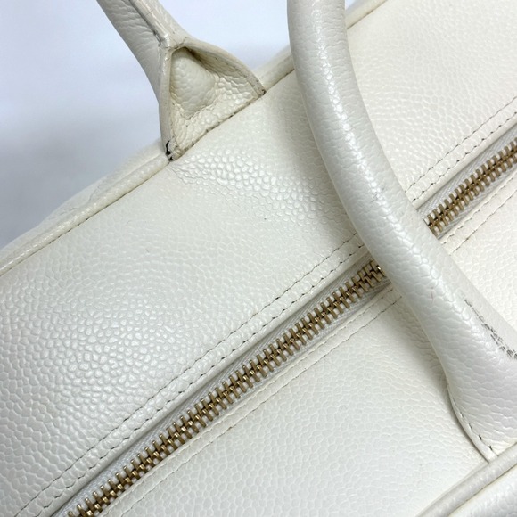 CHANEL White Bag - Picture 8 of 16